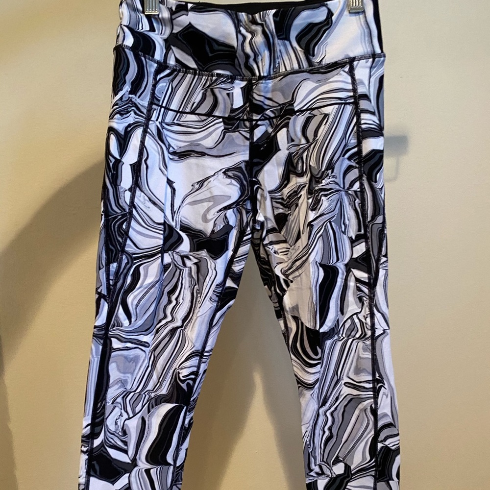 White and black marble leggings
